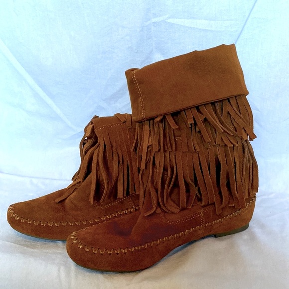 ⚡️SOLD⚡️ NWOT LC Lauren Conrad Fringe Moccasin Boots - Picture 3 of 5